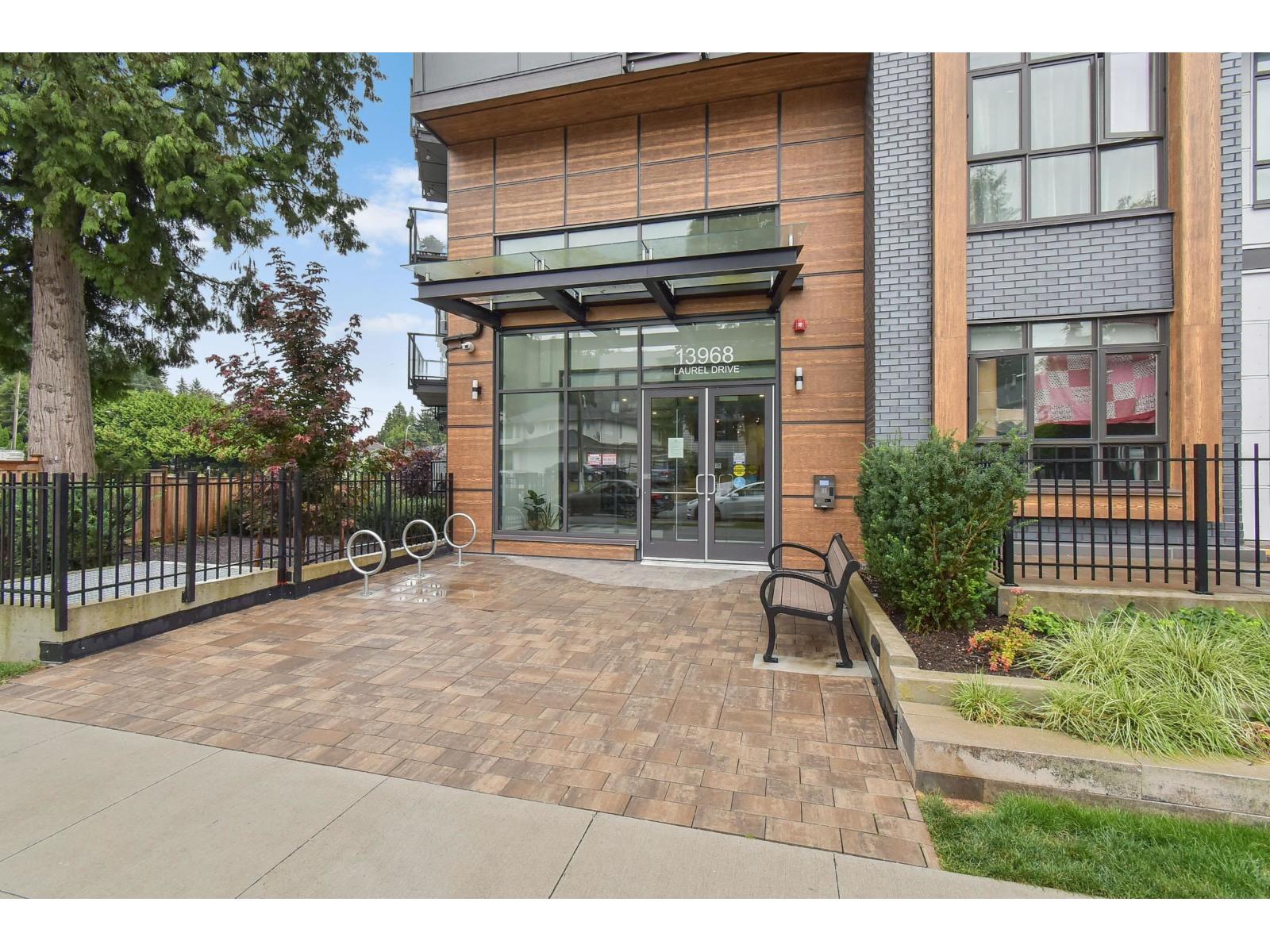 13968 Laurel Drive Unit 323, Surrey, BC V3T 0S9