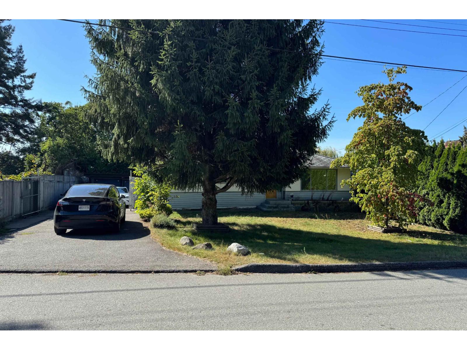 13654 Larner Rd, Surrey, BC V3R 5K2