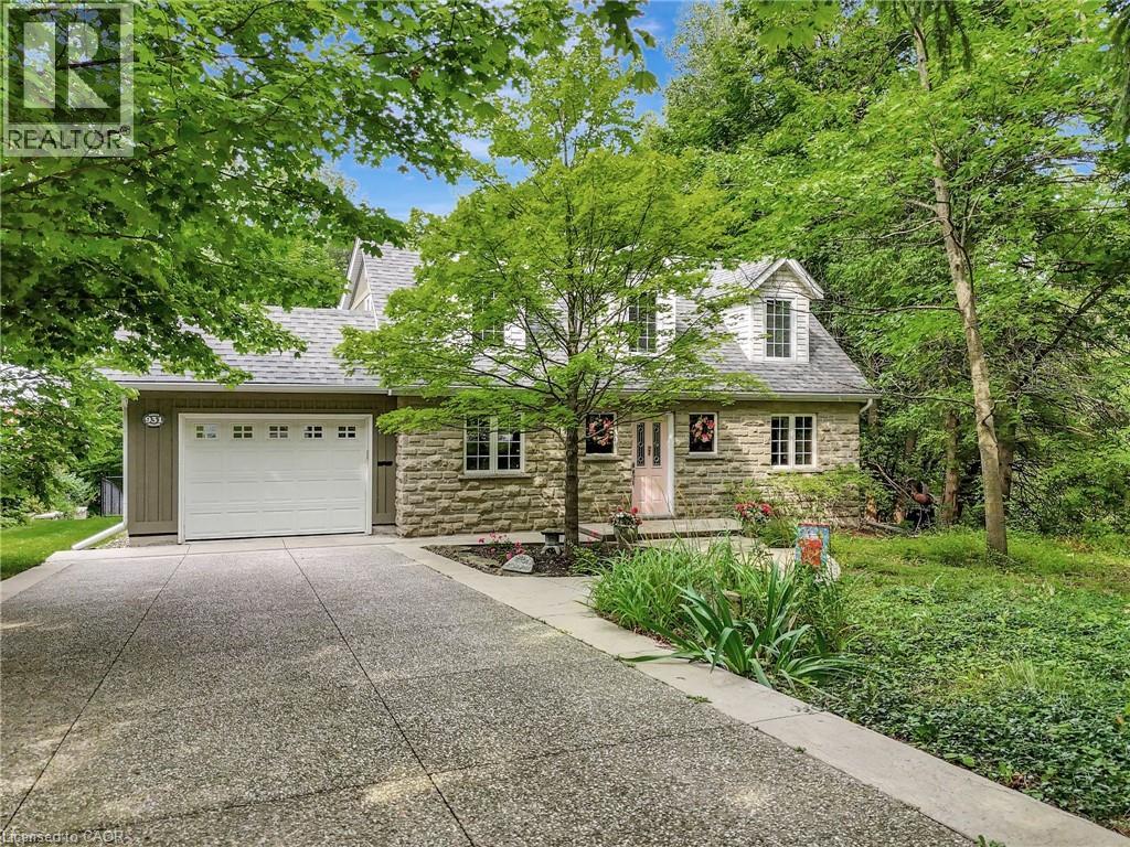 931 Montgomery Dr, Ancaster, ON L9G 3H6