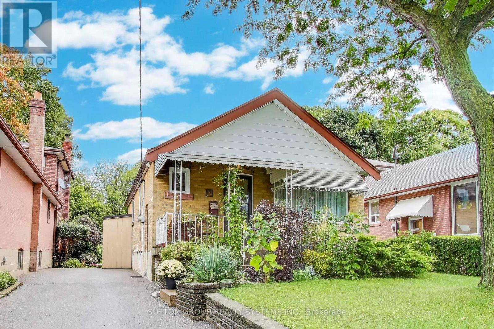 31 Doris Dr, Toronto, ON M4B 3C7