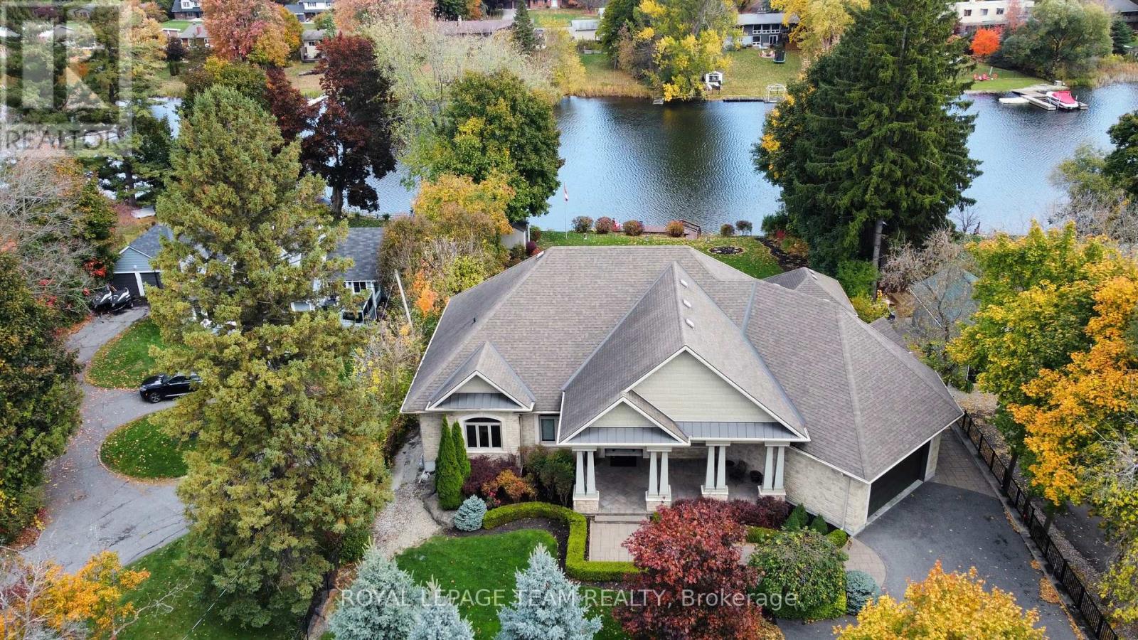 5591 Manotick Main St, Ottawa, ON K4M 1A4