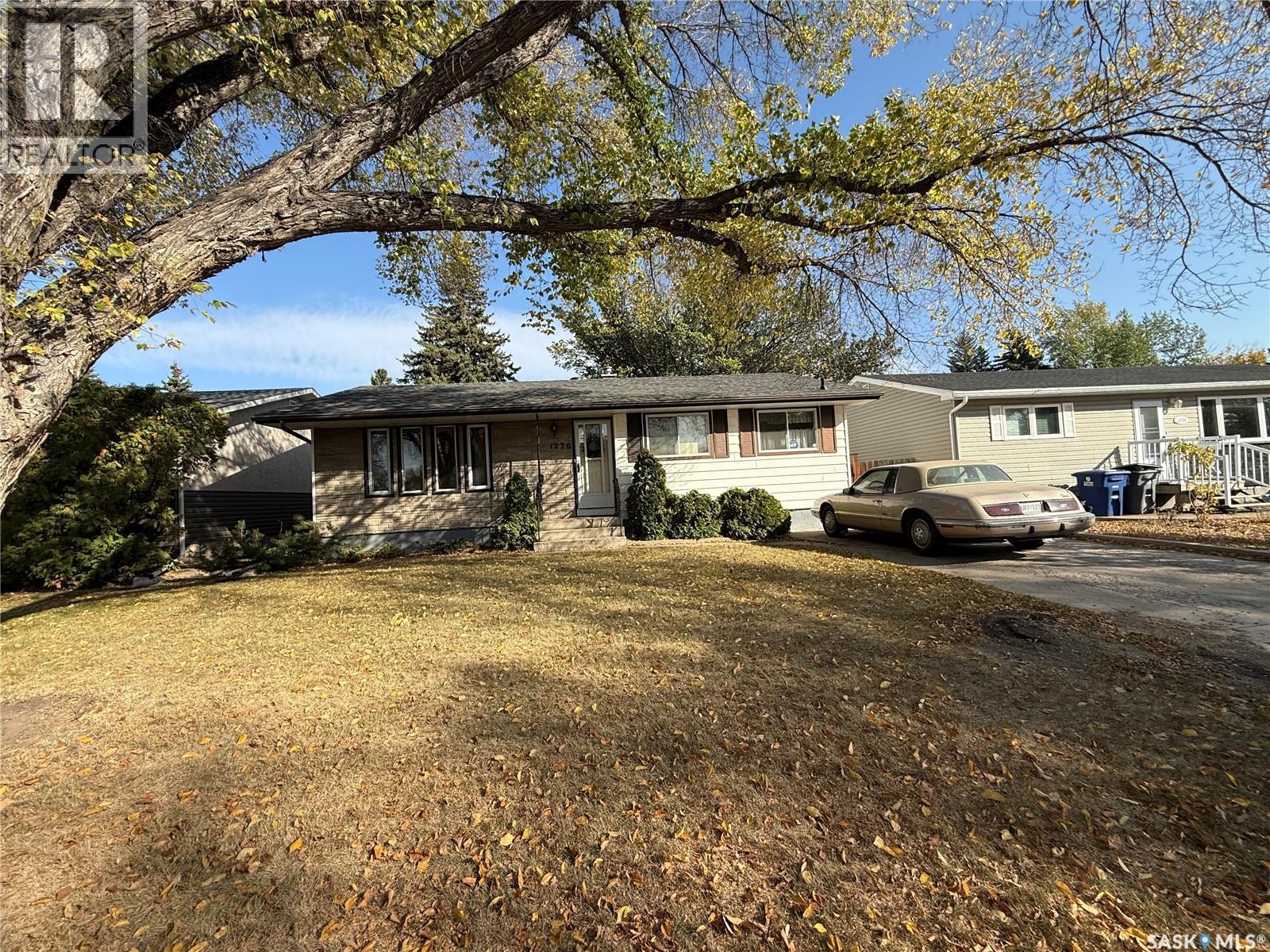 1236 Y Ave N, Saskatoon, SK S7L 3L7