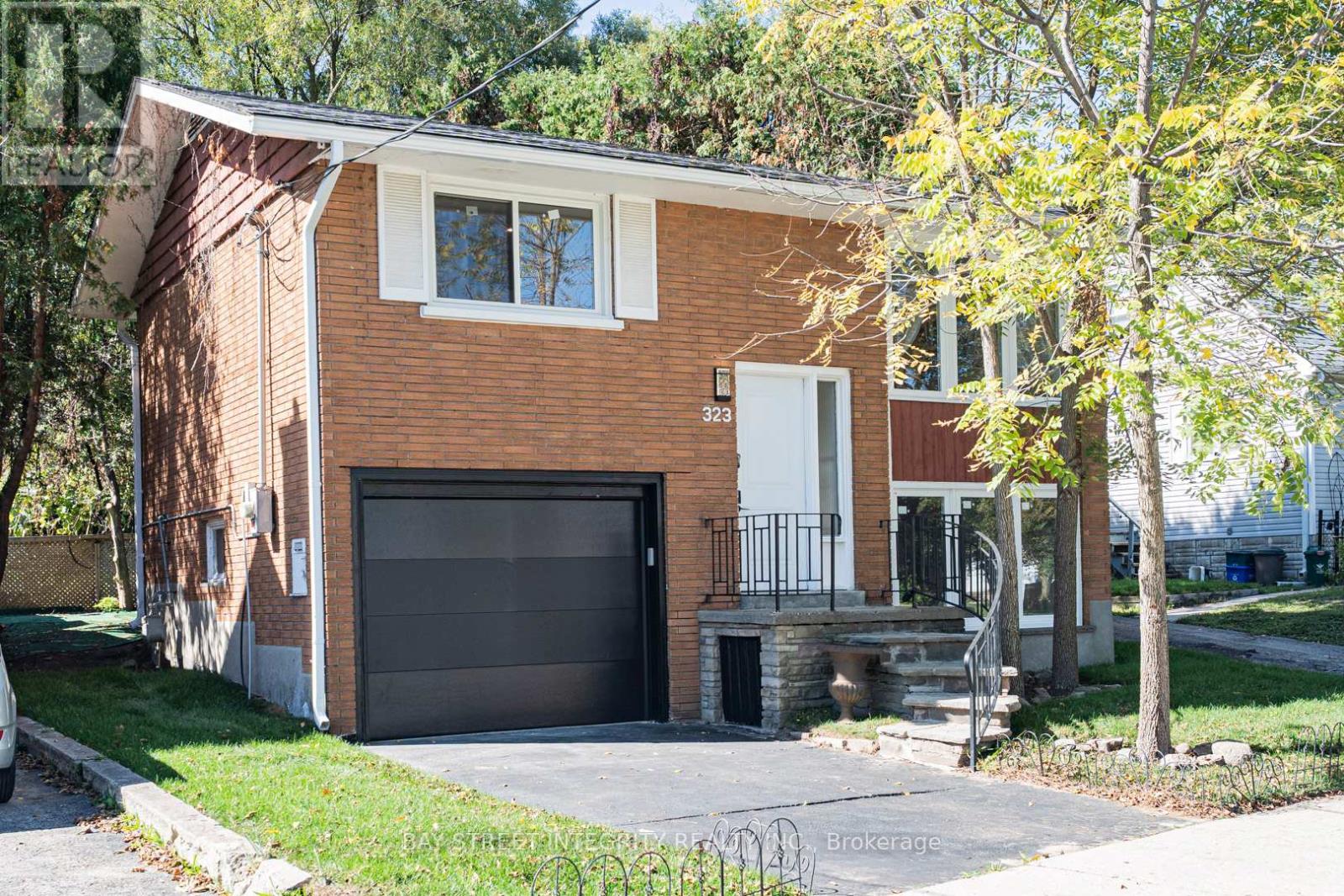 323 Clifton Rd, Kitchener, ON N2H 4W1