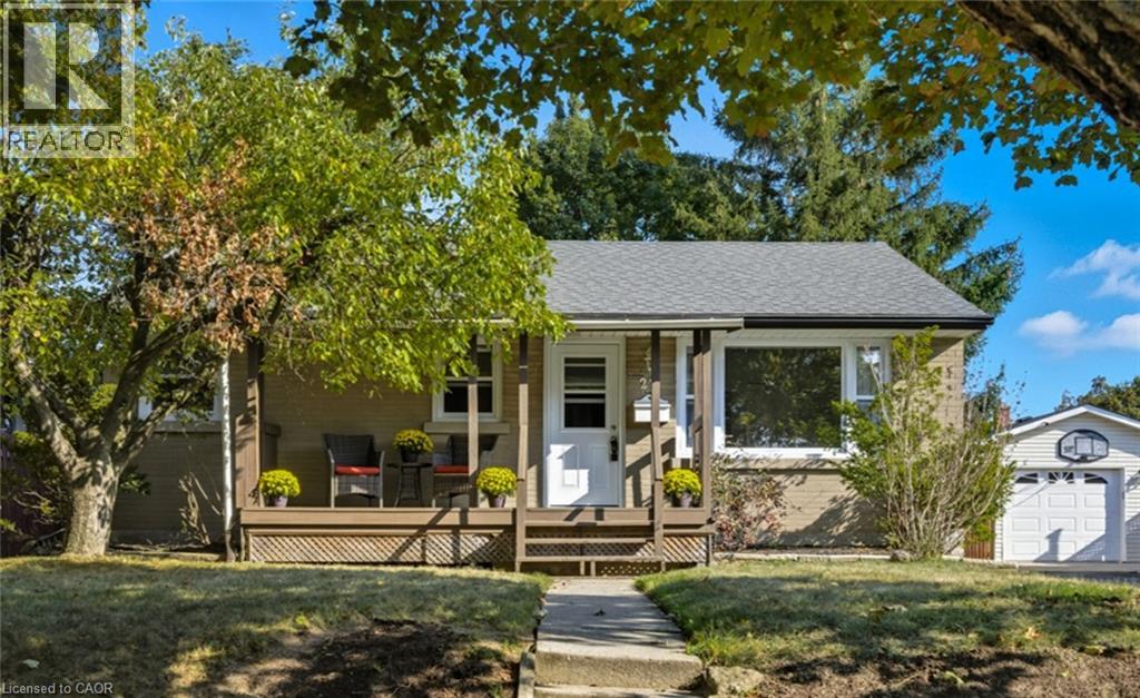 27 Broadmoor Ave, Kitchener, ON N2C 1Y6