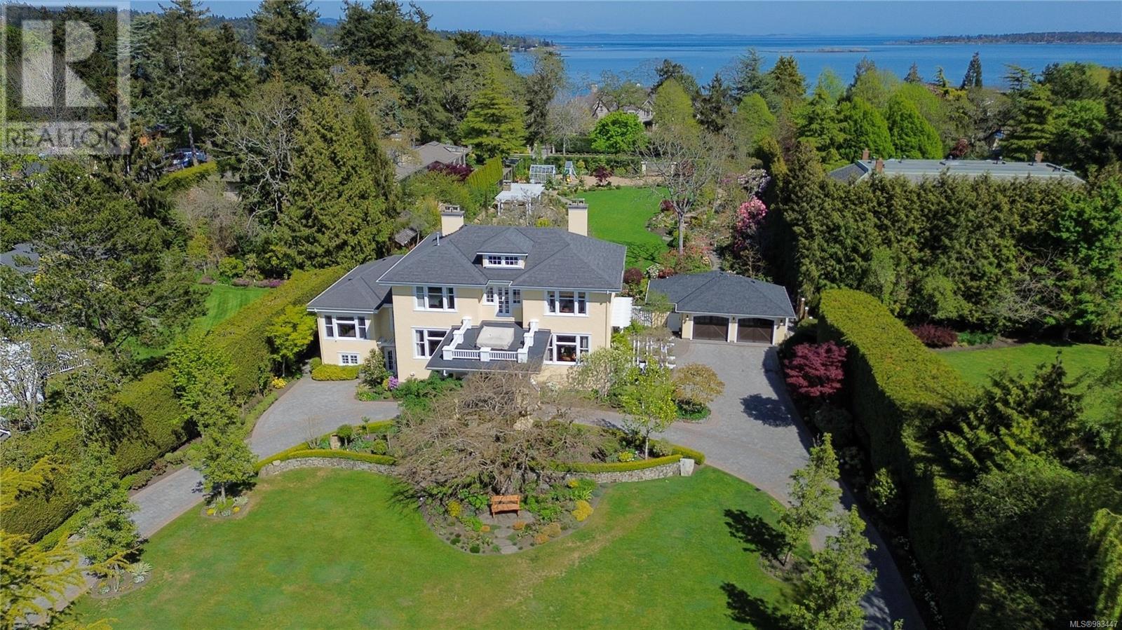2970 Rutland Rd, Oak Bay, BC V8R 3R6