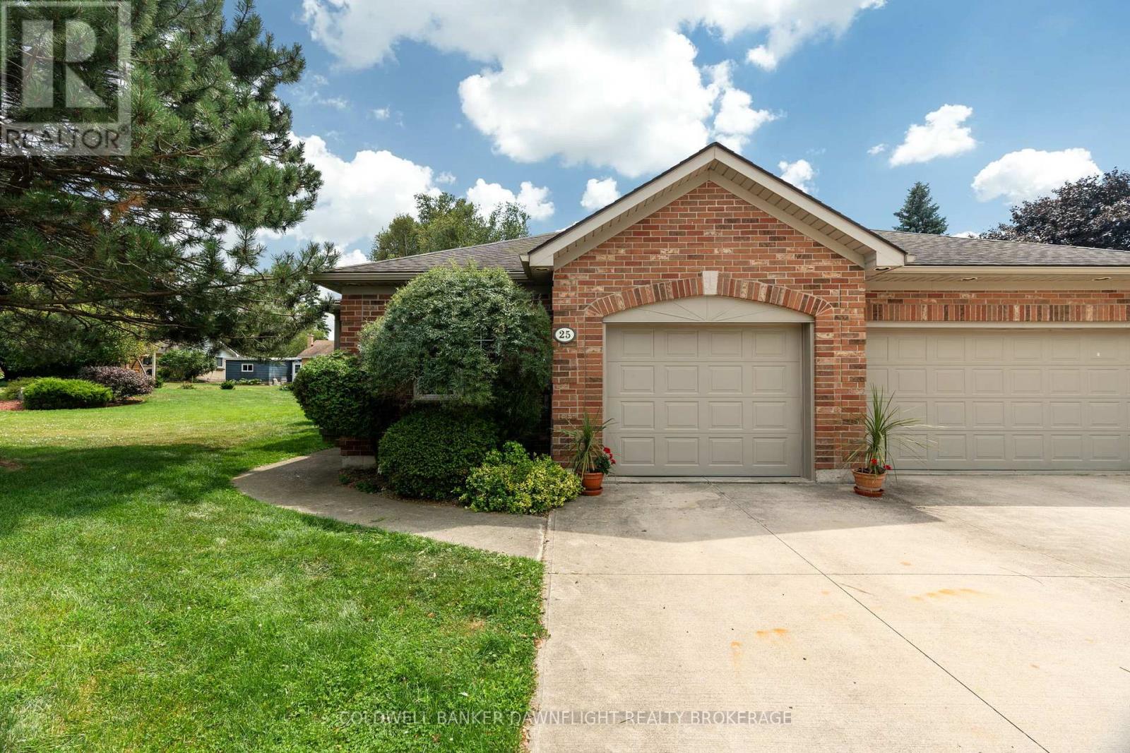 25 Shadow Ln, South Huron, ON N0M 1S1