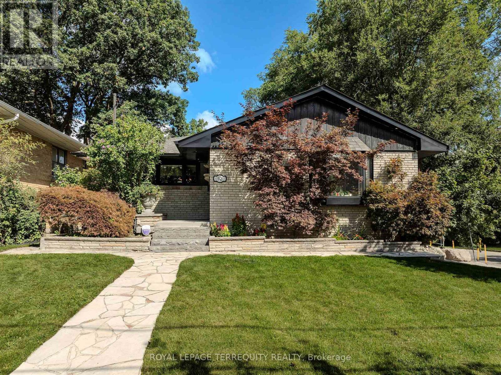 92 Saskatoon Dr, Toronto, ON M9P 2G4