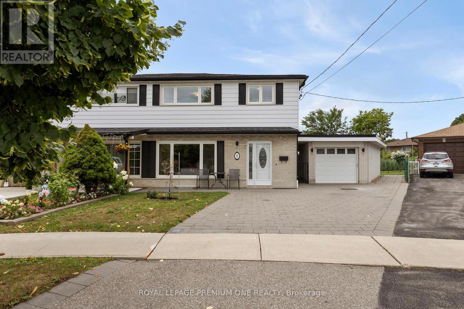 8 Buttercup Ct, Toronto Humber Summit, ON M9L 2M9