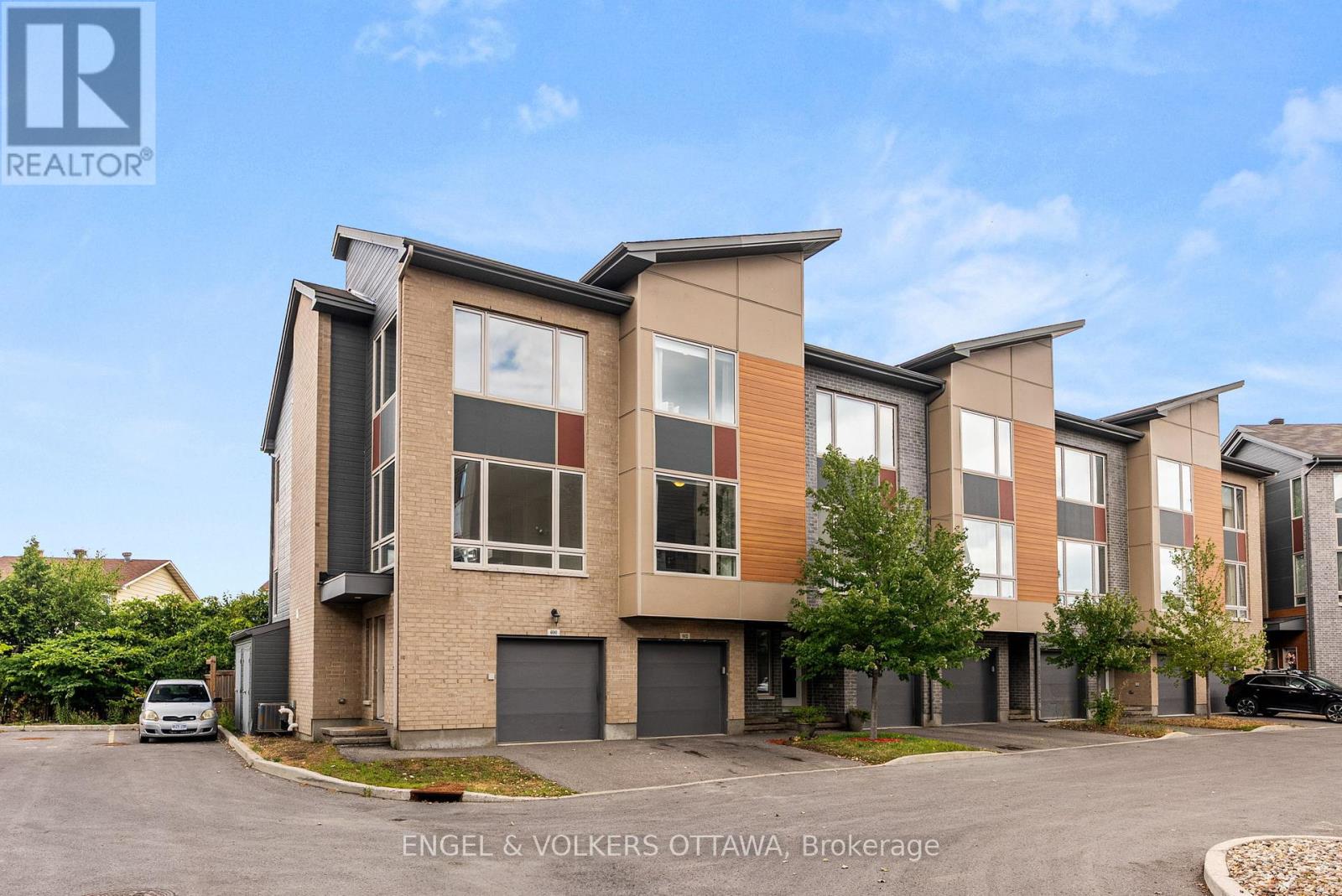 602 Terravita Private, Ottawa, ON K1V 2R9