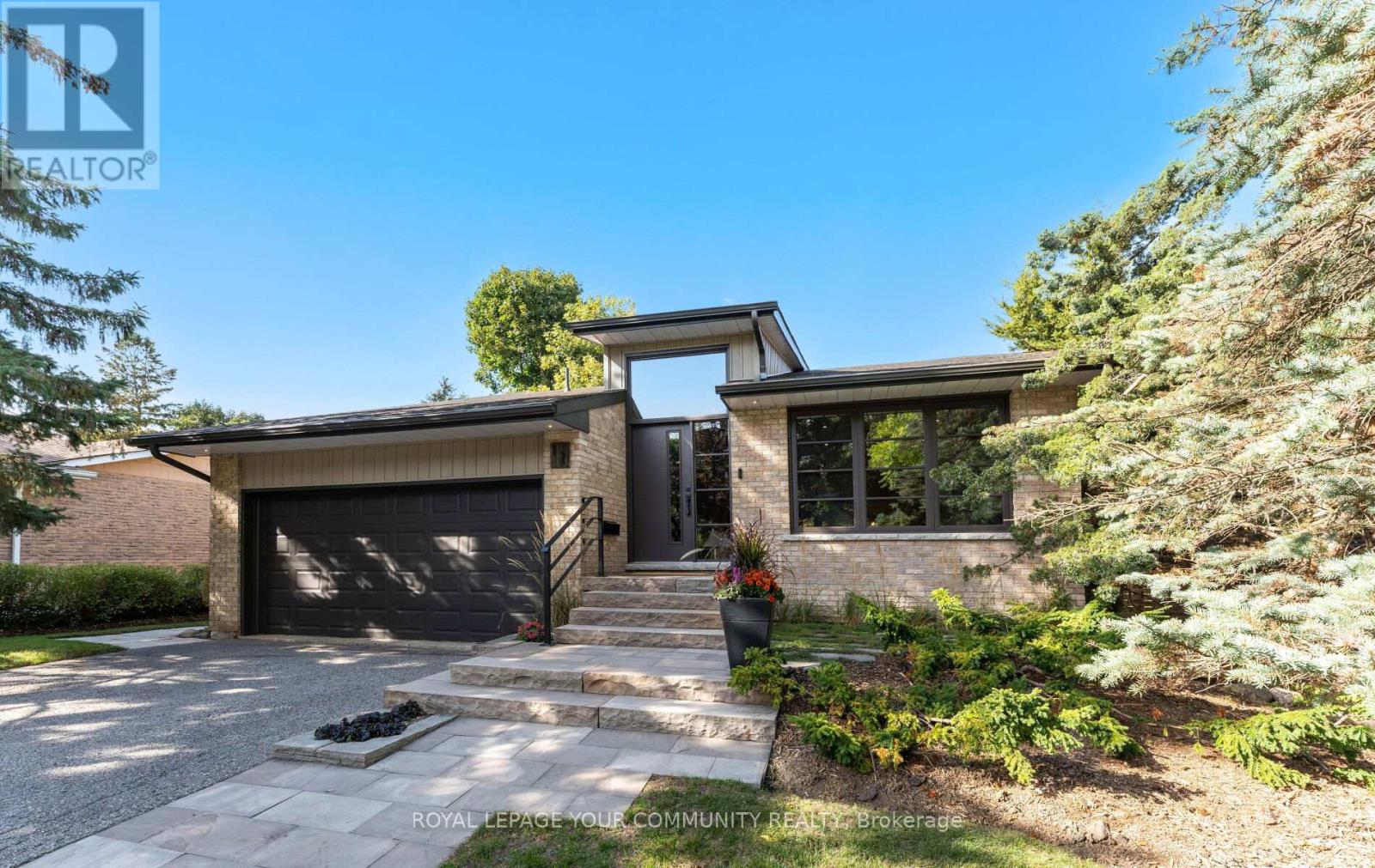 12 Glenview Dr, Aurora, ON L4G 2G8
