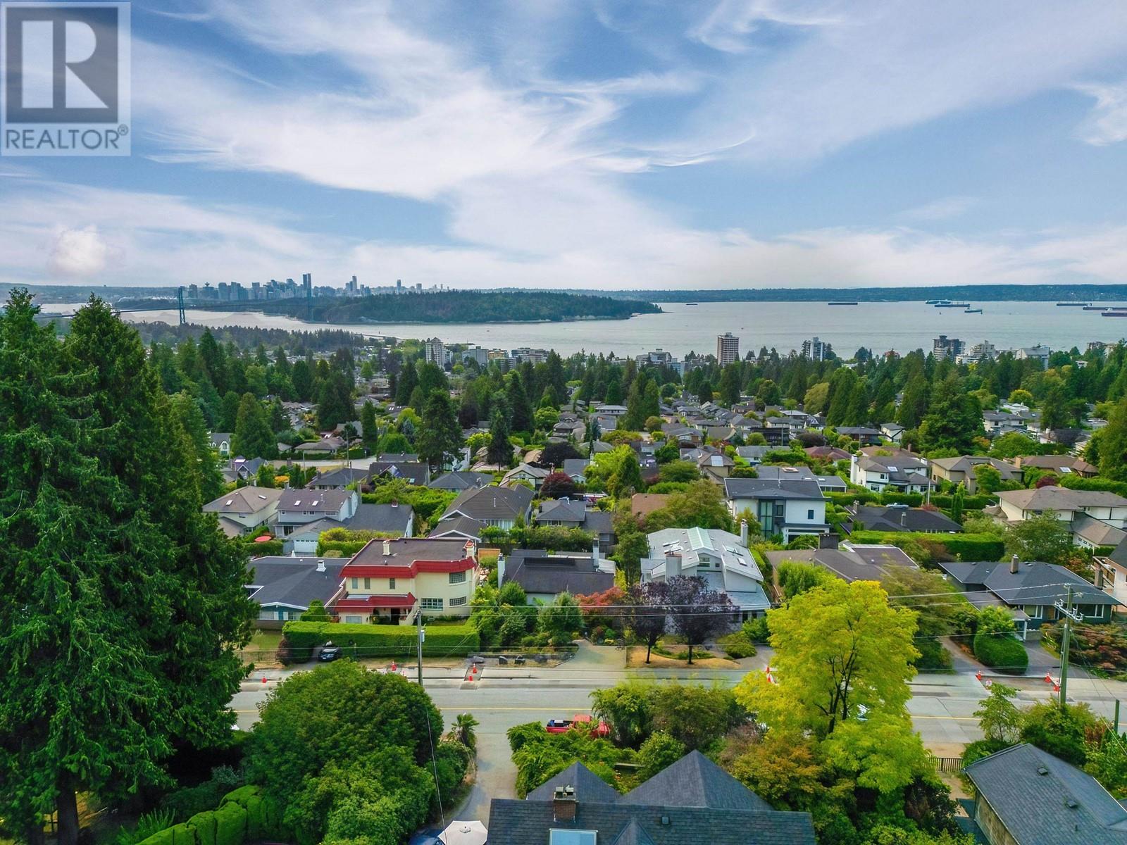 1449 Mathers Ave, West Vancouver, BC V7T 2G5