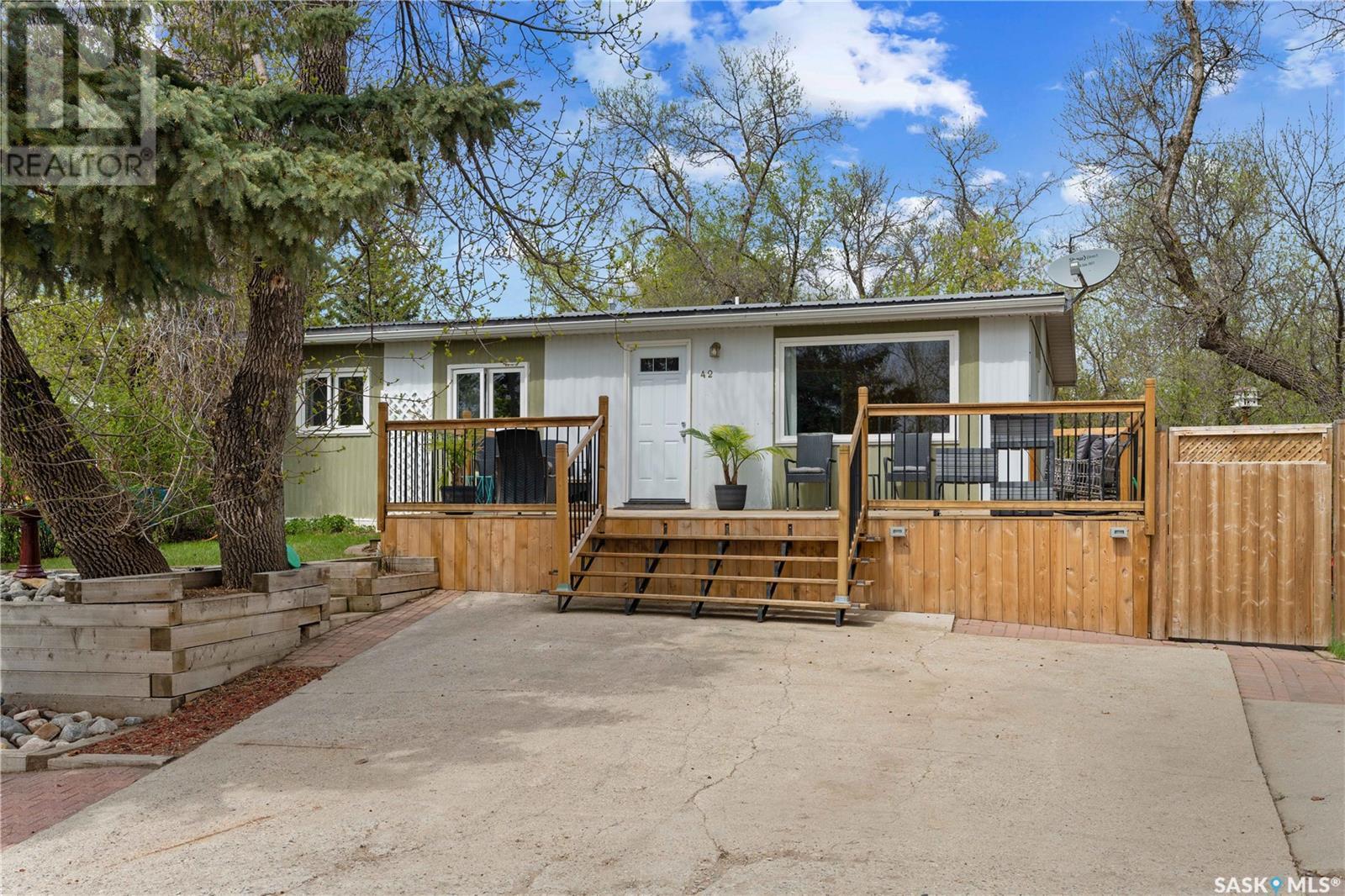 42 Regina Ave, Lebret, SK S0G 2Y0