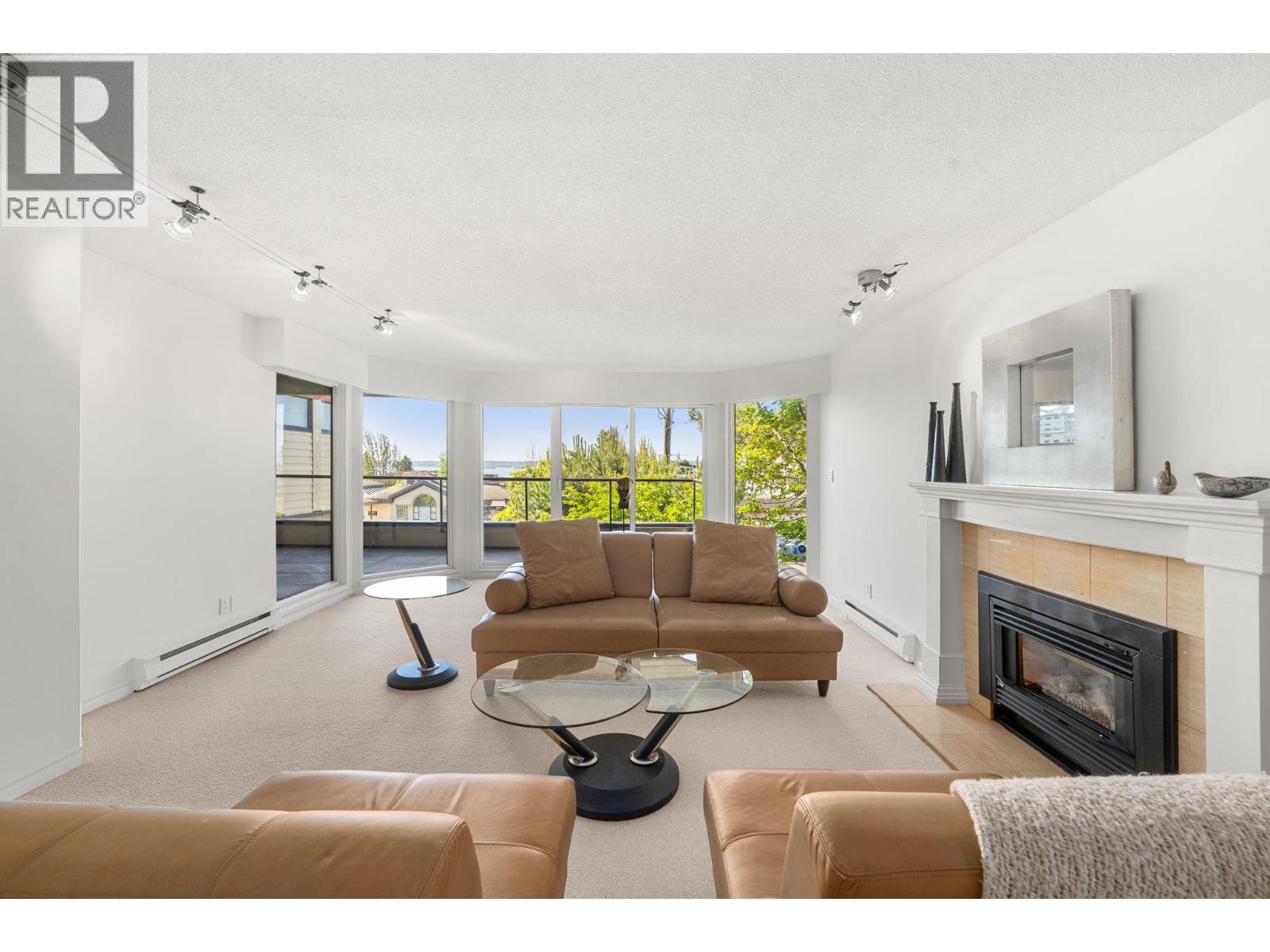 2408 Haywood Avenue Unit 201, West Vancouver, BC V7V 1Y1