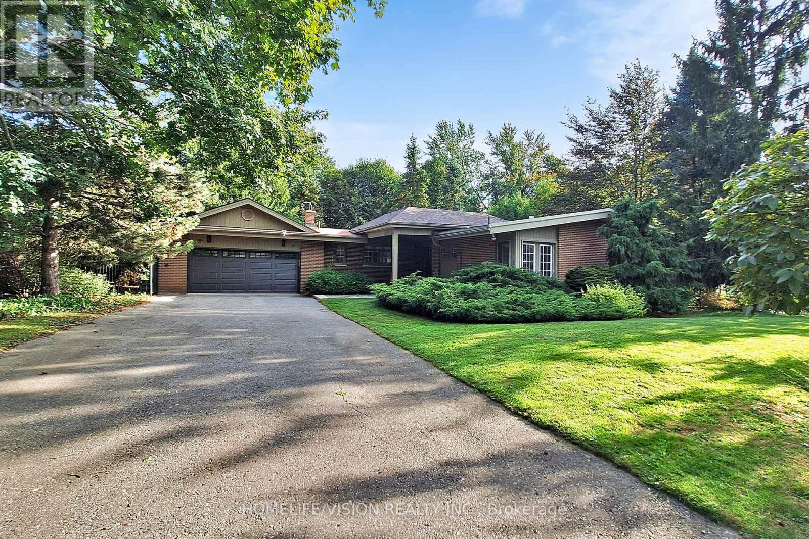 135 Patricia Dr, King, ON L7B 1H3