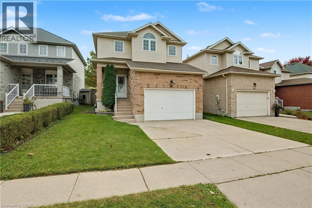 60 Lena Cres, Cambridge, ON N1R 8P4