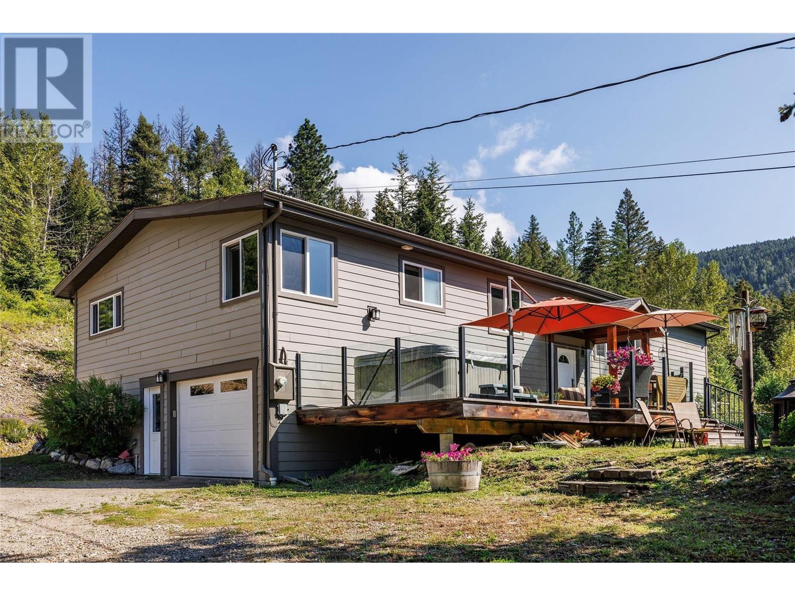 8514 Sun Valley Rd, Kelowna, BC V1P 1J3