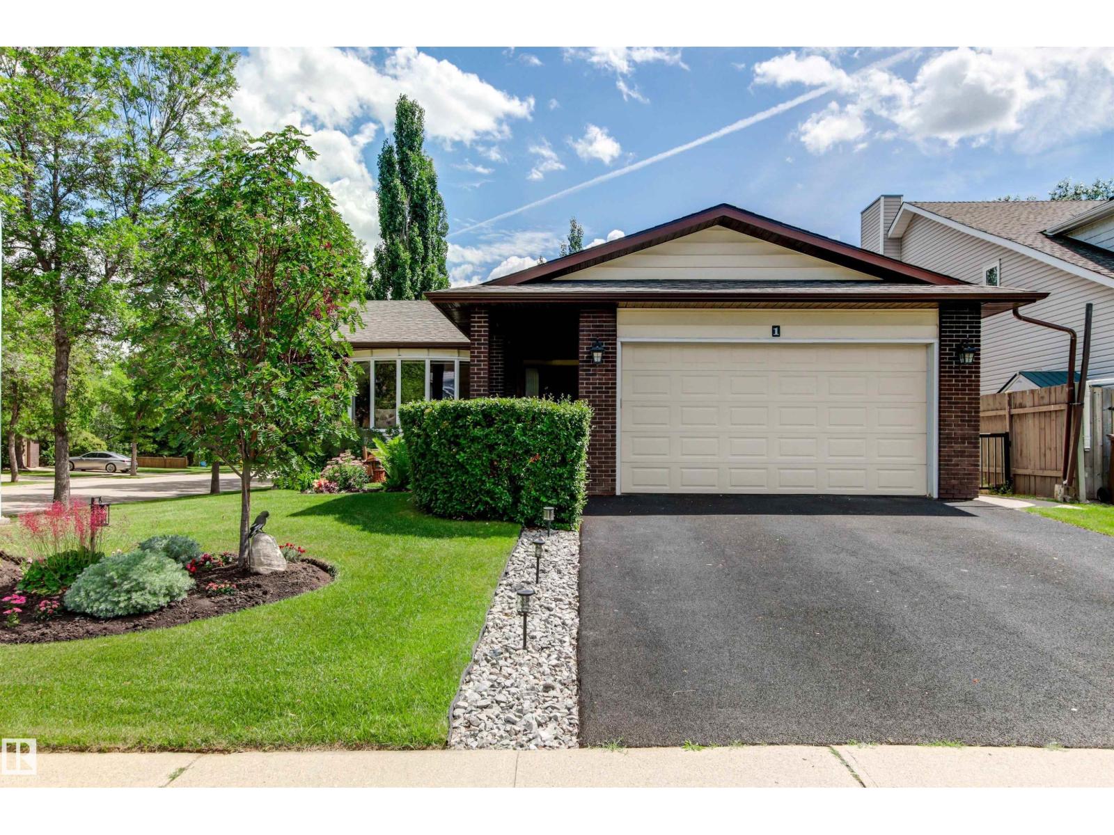 1 Lovatt Pl, St. Albert, AB T8N 4N7