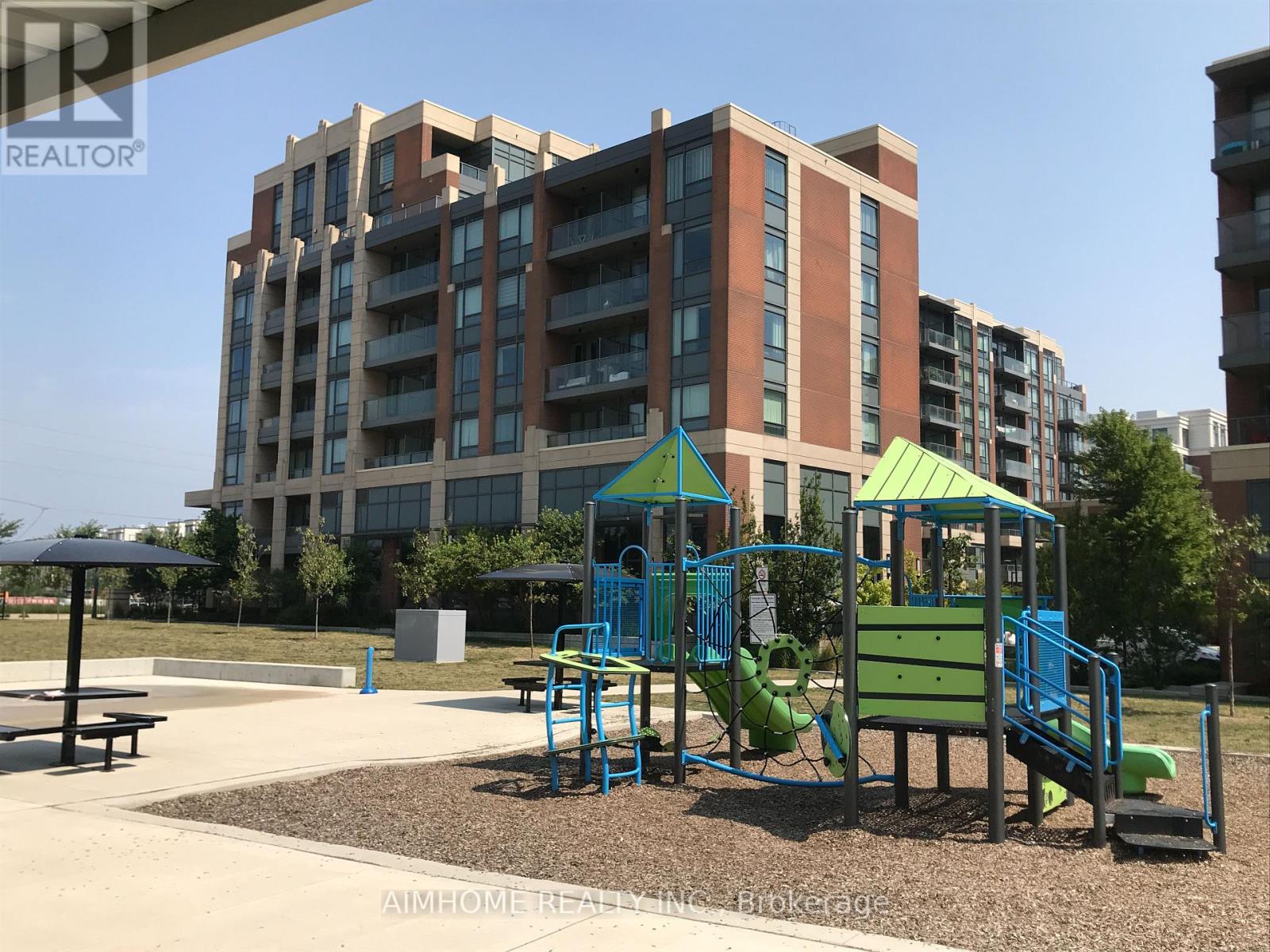 605 28 Uptown Dr, Markham, ON L3R 5M8