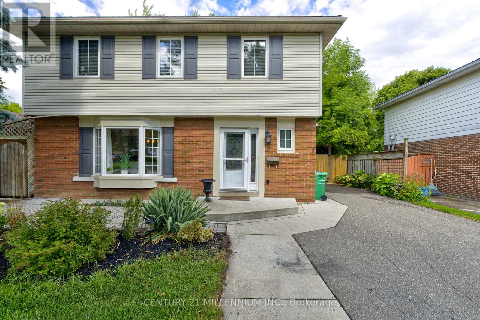 17 Evesham Cres, Brampton, ON L6T 3R9