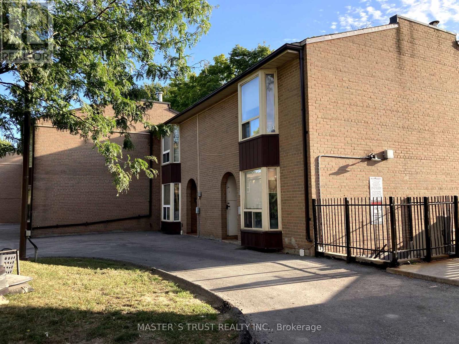 72 246 John Garland Blvd, Toronto, ON M9V 1N8