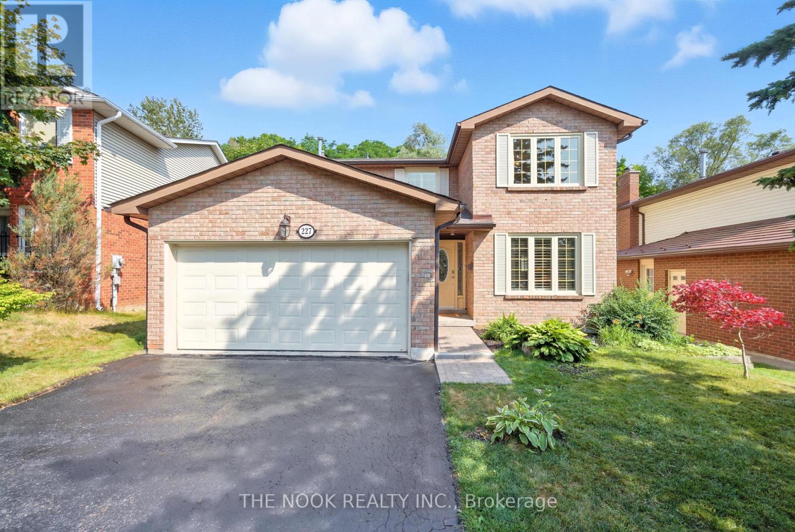227 Blue Heron Dr, Oshawa, ON L1G 6X7