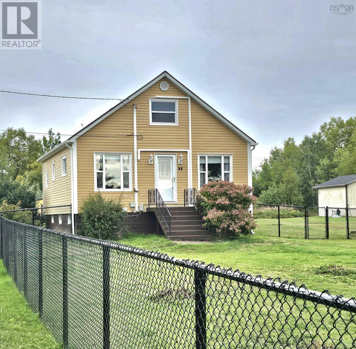 44 Colonel St, Bras Daposor, NS B1Y 2L3