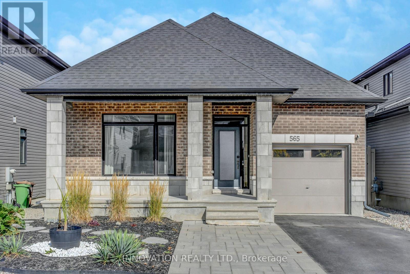 565 Bobolink Rdg, Ottawa, ON K2S 2P4