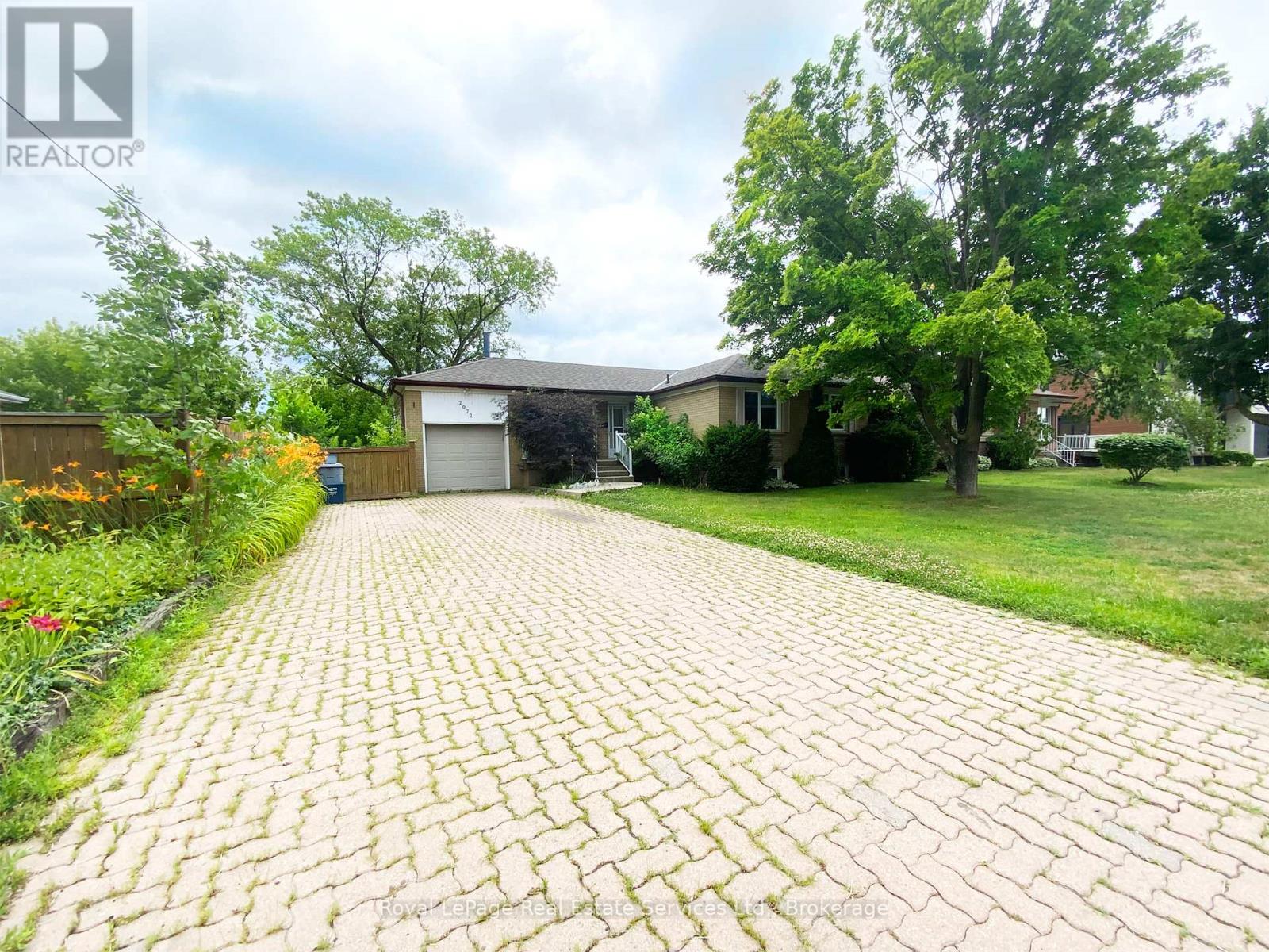 2072 Bridge Rd, Oakville, ON L6L 2E9