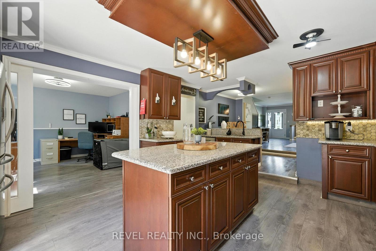 57 Rosehill Blvd, Oshawa, ON L1J 5G6