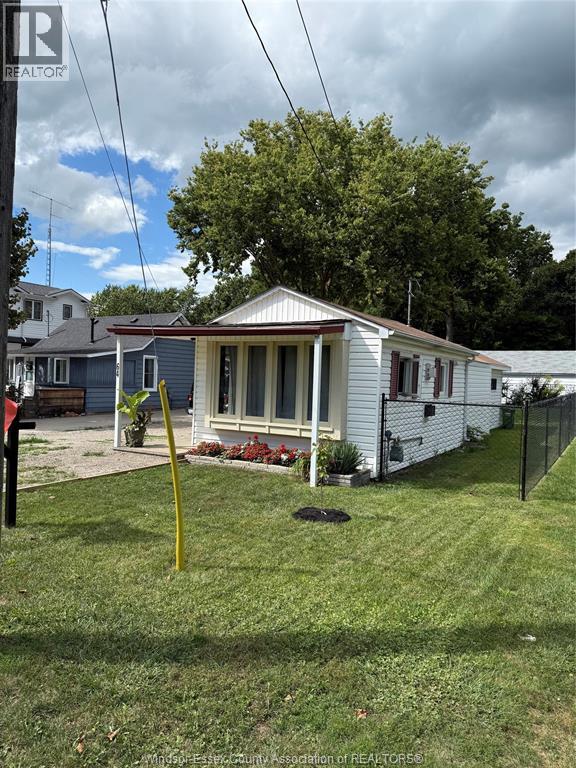 64 County Rd 50, Essex, ON N0R 1G0