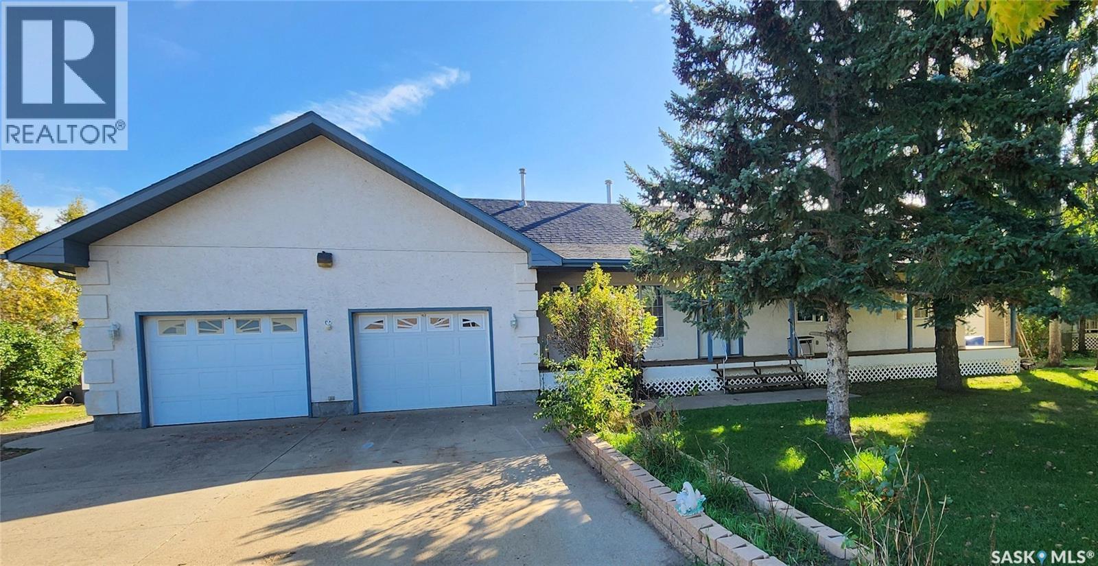 902 Drader St, Estevan, SK S4A 0V6