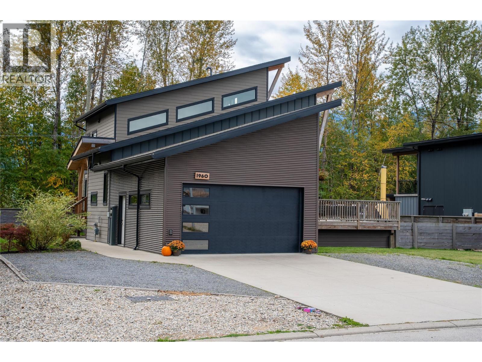 1960 Aspen Cres, Revelstoke, BC V0E 2S1