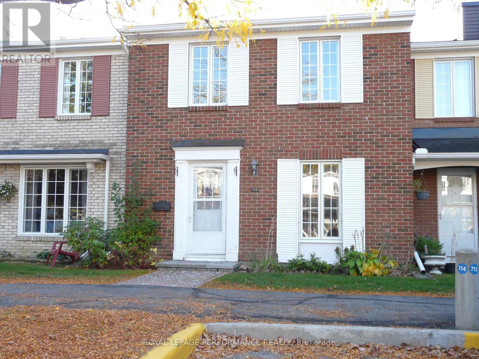 714 Shefford Ct, Ottawa, ON K1J 6X3