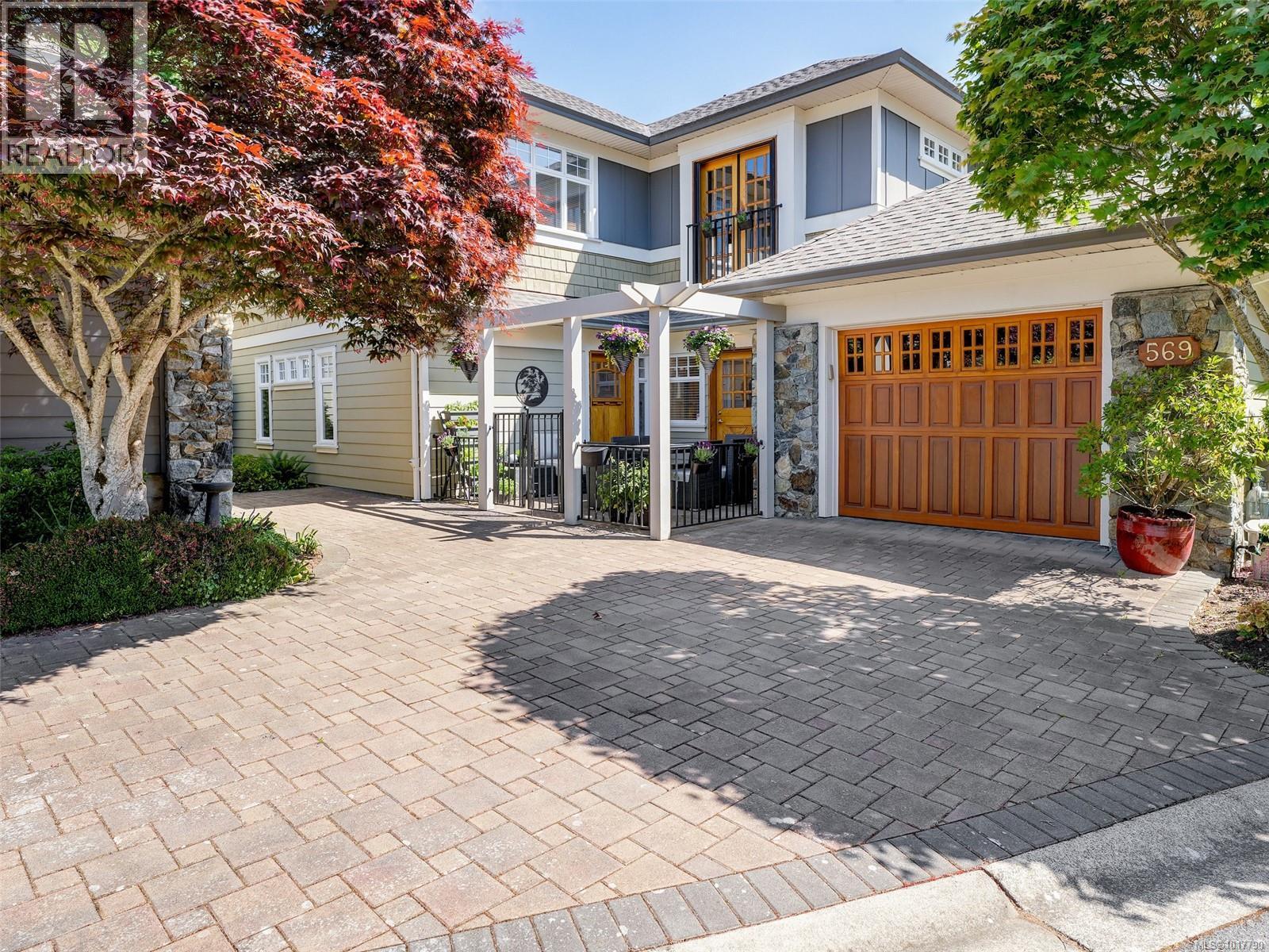 569 Caselton Pl, Saanich, BC V8Z 7Y5
