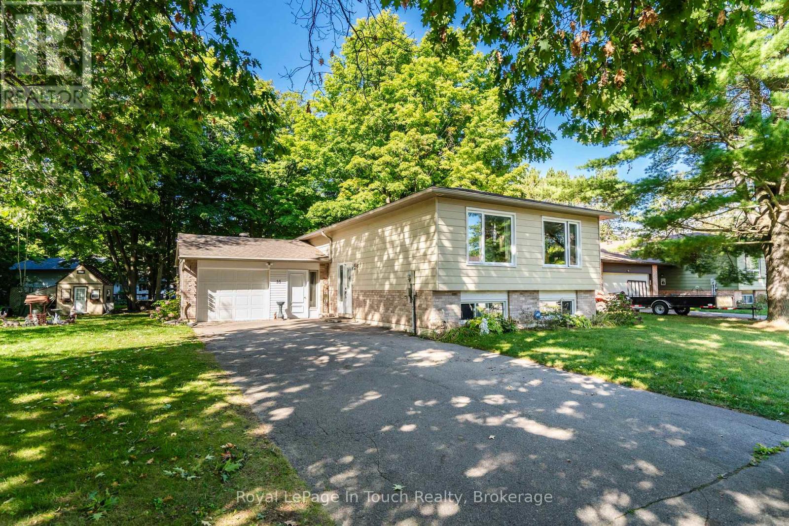 35 Dorcas Ave, Tiny, ON L0L 2T0