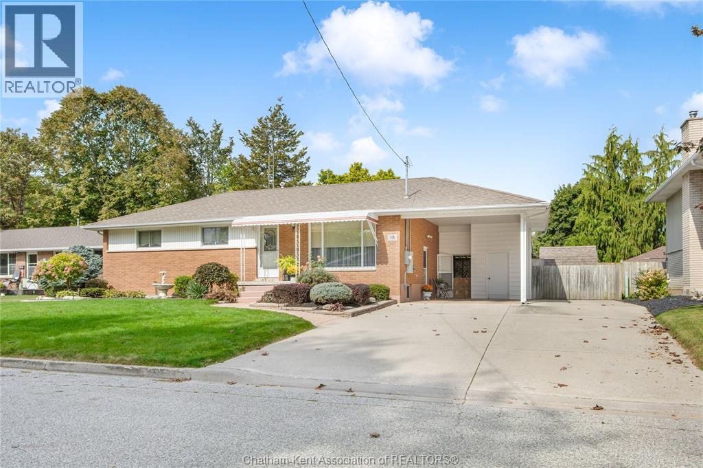 15 Anne Marie Dr, Chatham, ON N7L 2E1
