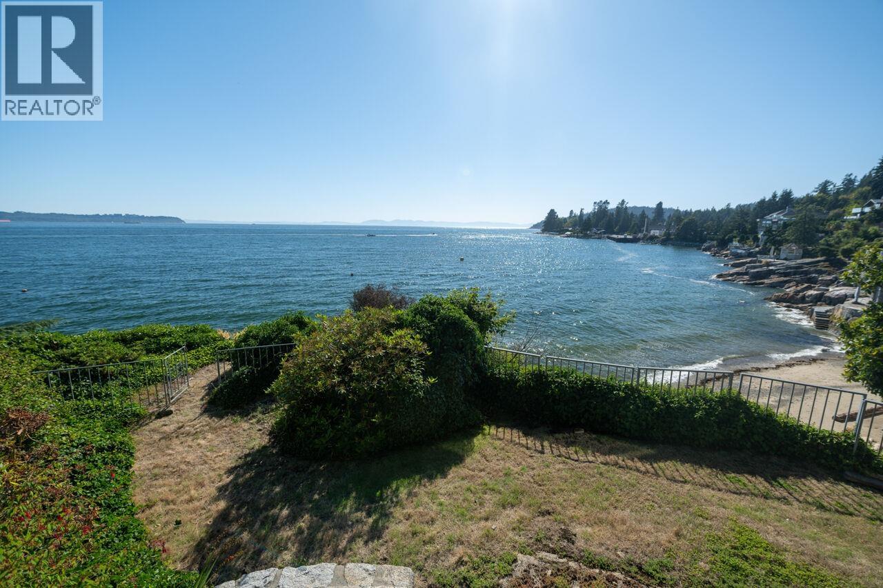 4020 Marine Dr, West Vancouver, BC V7V 1N6