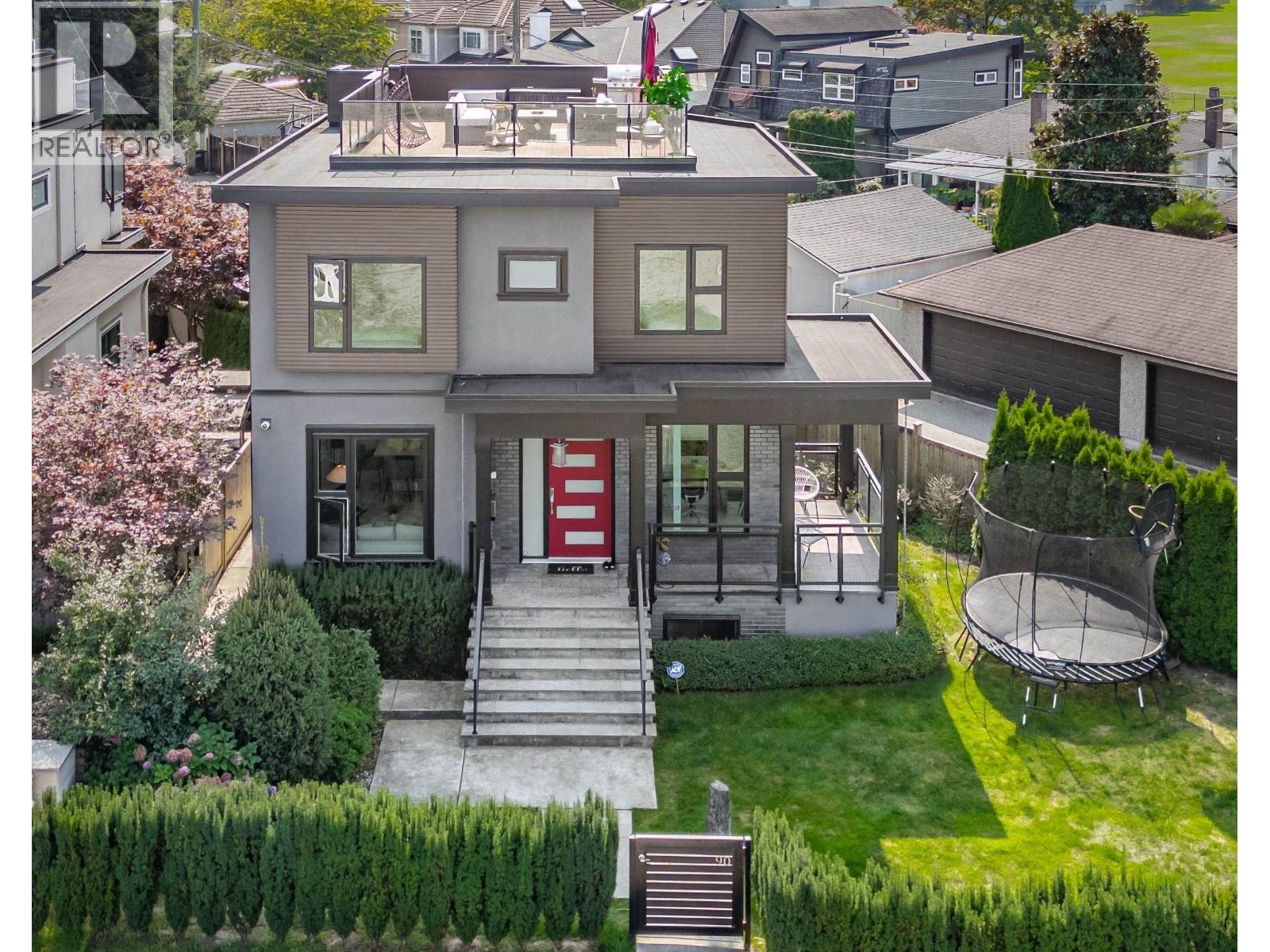 90 W 27th Ave, Vancouver, BC V5Y 2K3