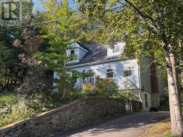 7 Millview Ave, Bedford, NS B4A 1G6