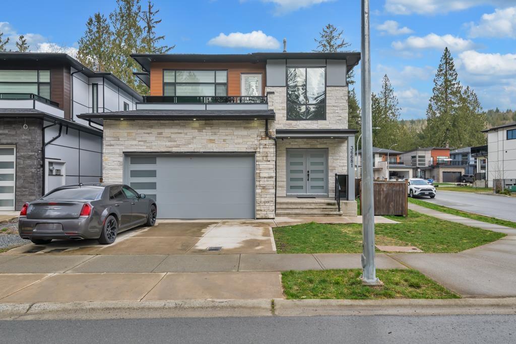 36681 Dianne Brook Ave, Abbotsford, BC V3G 0H4