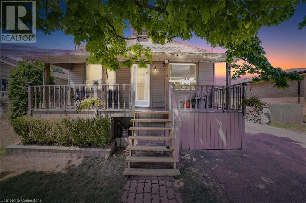 47 Worsley Rd, Stoney Creek, ON L8E 2E9