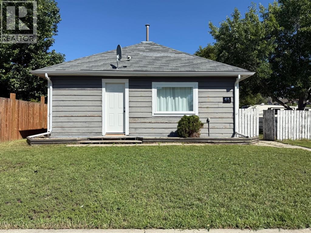 65 Amherst St, Irvine, AB T0J 1V0