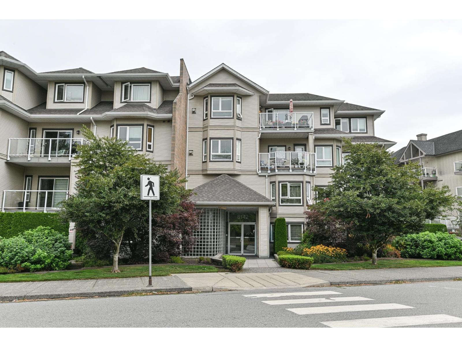 8142 120a Street Unit 301, Surrey, BC V3W 0N1