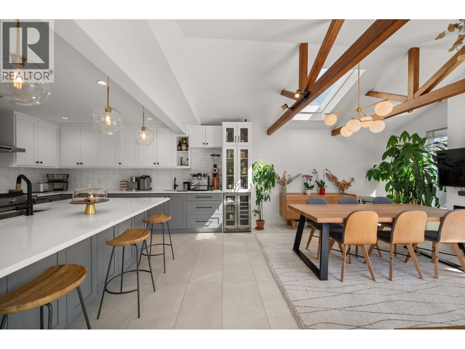 2566 Mcbain Ave, Vancouver, BC V6L 2C6
