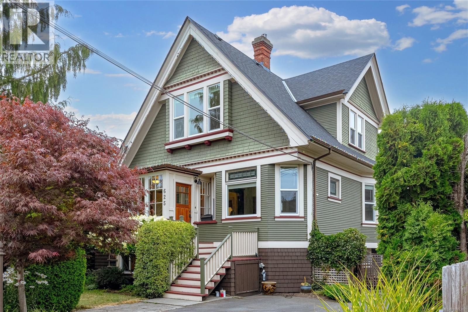 625 Harbinger Ave, Victoria, BC V8V 4H9