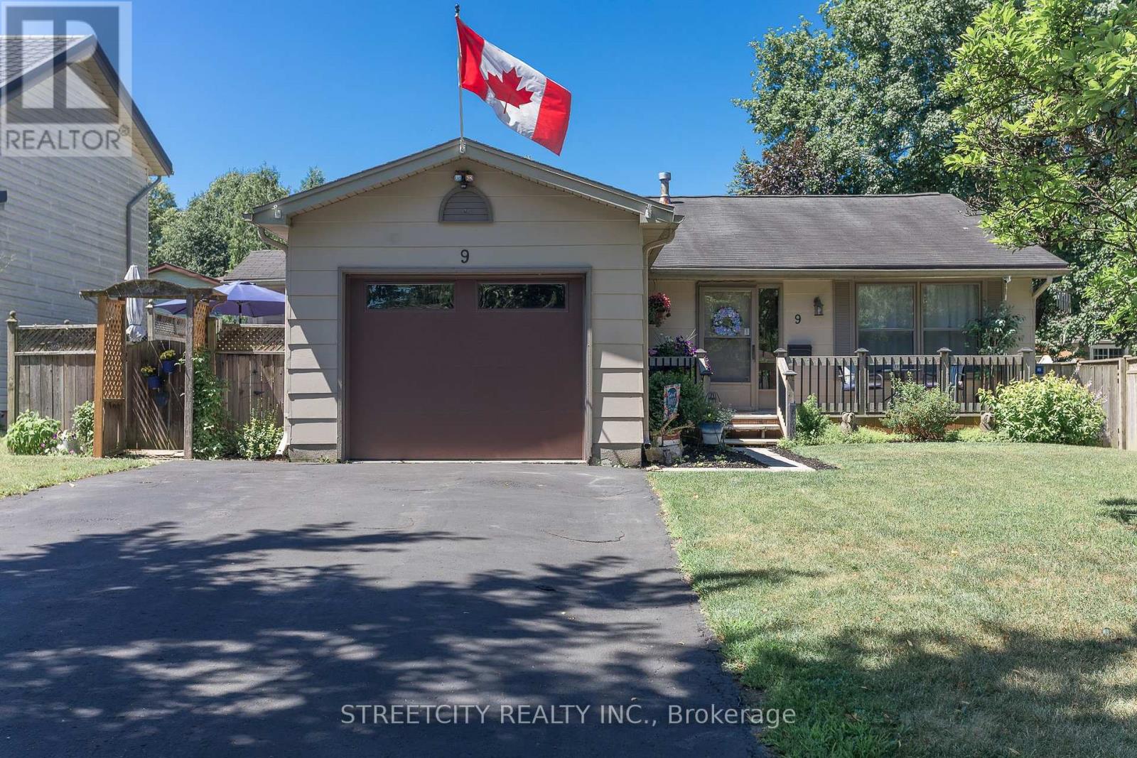 9 Cottonwood Cres SW, London, ON N6G 2Y7