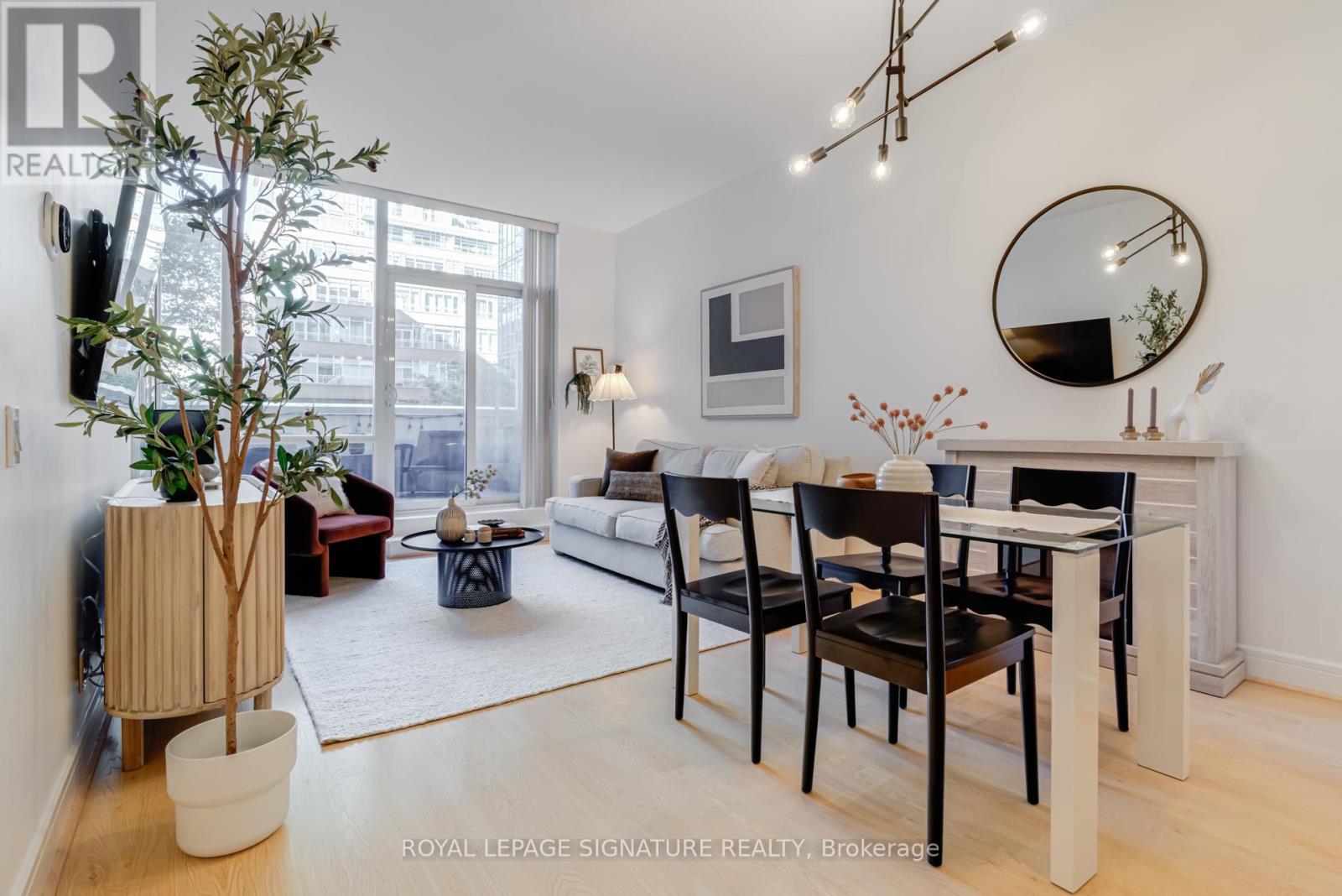 112 George St S203 St, Toronto, ON M5A 2M5