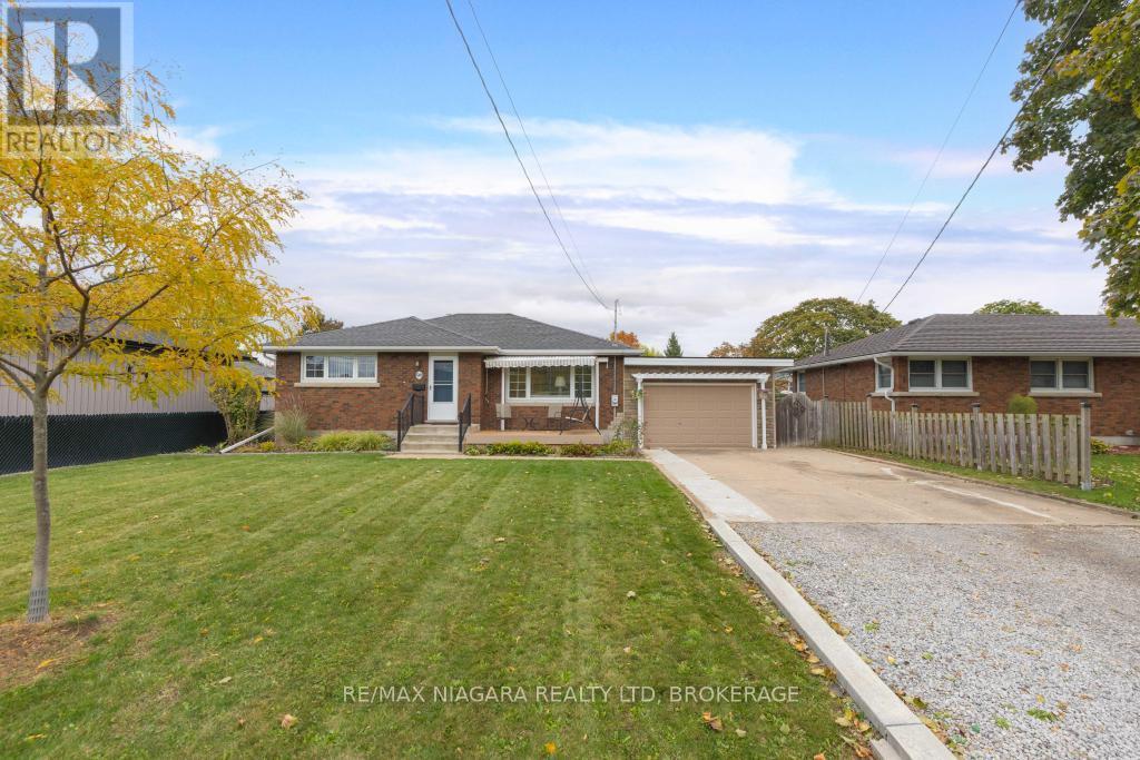 96 Royal Manor Dr, St. Catharines, ON L2M 4L7