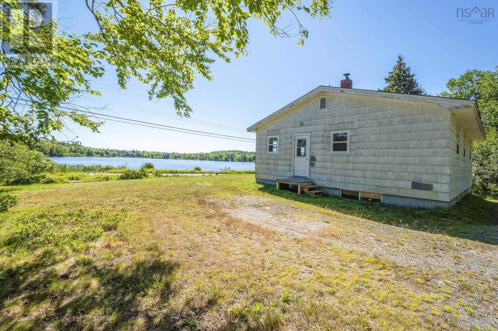 137 Silver Point Rd, Lunenburg, NS B0J 2C0