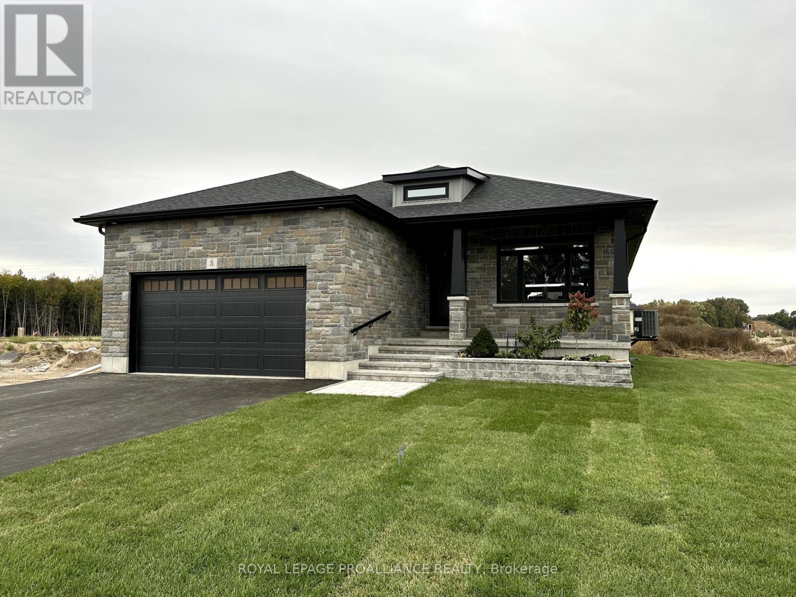 38 Mackenzie John Cres, Brighton, ON K0K 1H0